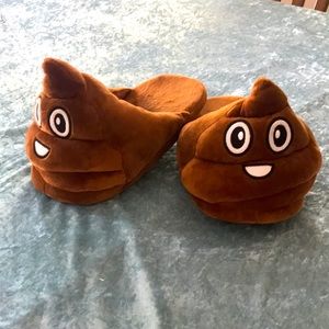 💩 Emoji Slippers Will fit Size 6-9. Never worn.
